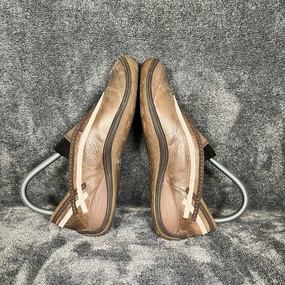 Merrell Willow Women's brown oiled leather w/beige slip on shoes size US 7 - Picture 6 of 9